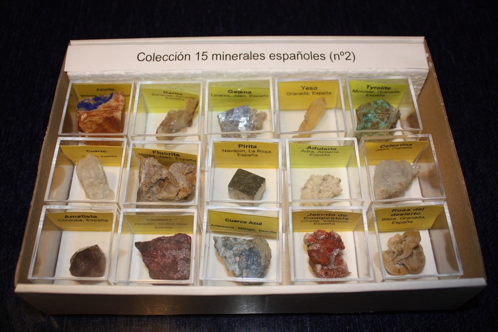 15 minerales españoles en cajitas metacrilato 4x4 (2)
